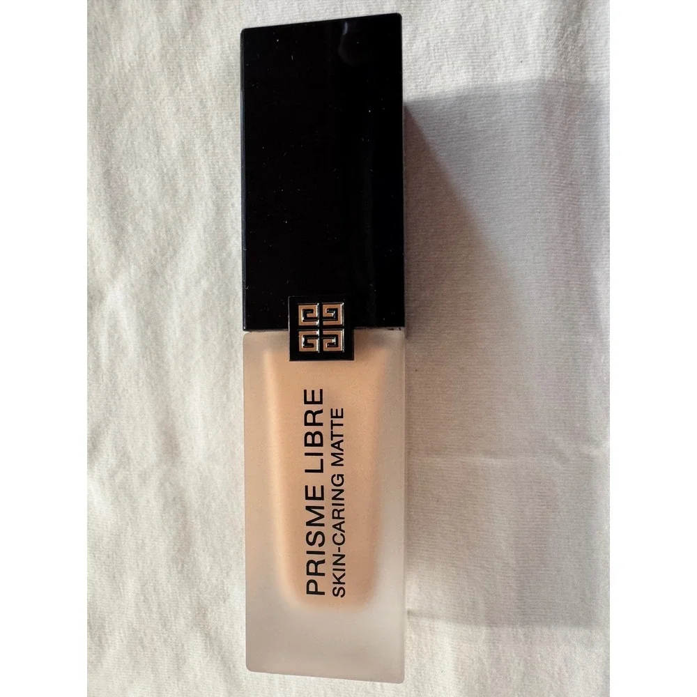 Givenchy Prisme‎ Libre Skin-Caring Matte Foundation 3-C240 1oz New